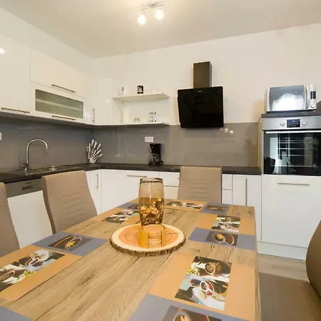 Vacation On Апартаменты Каштела